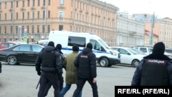 Задержания Росгвардией на акции против войны в Санкт-Петербурге, апрель 2022 года